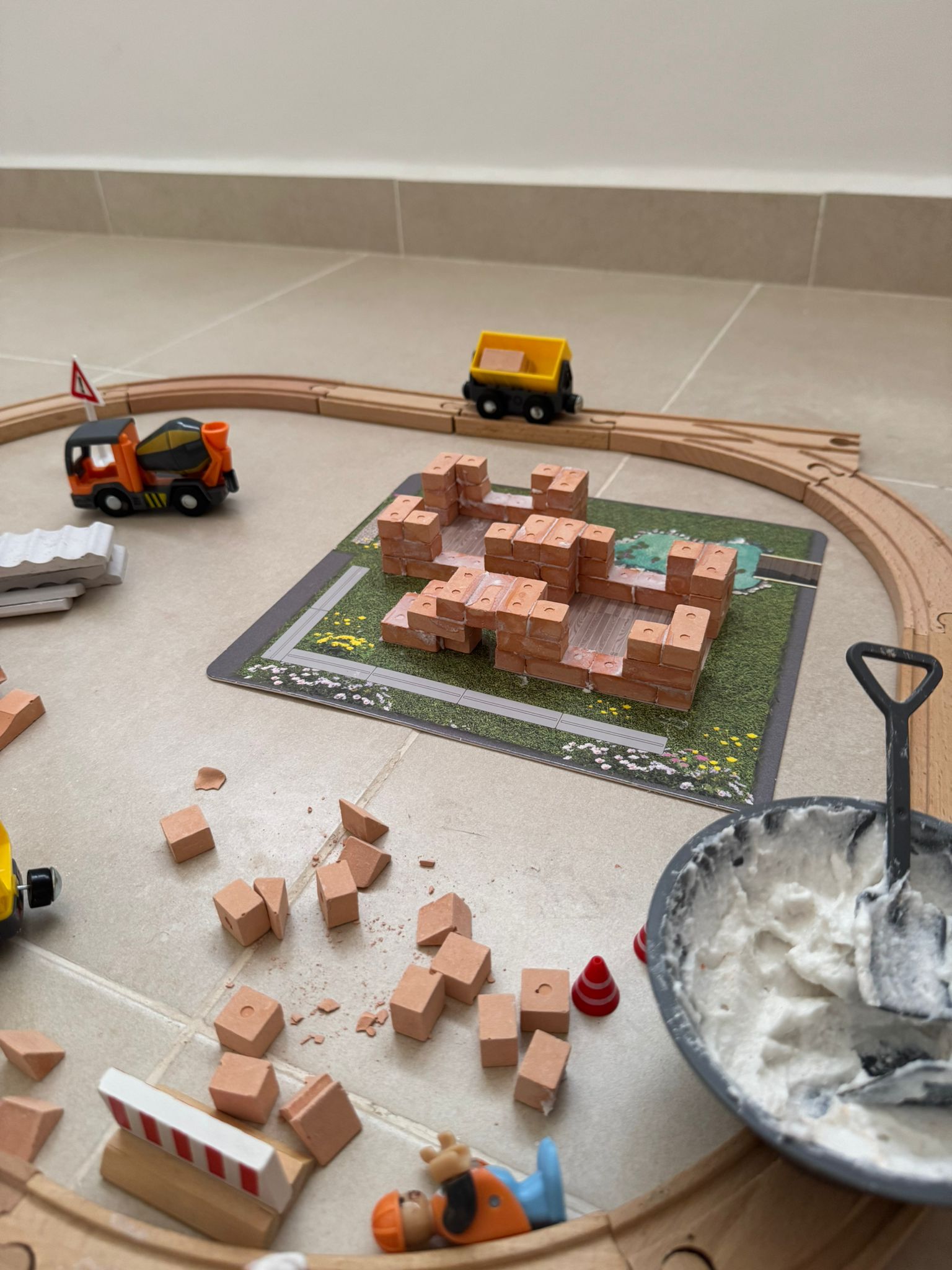 Construction play kit for ages 2–4
